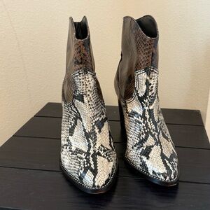 Schutz Snakeskin Ankle Boots Size 6B